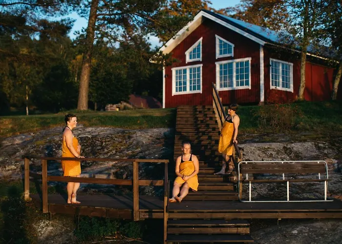 Labbnäs Semesterhem, Radhuset Lägenhetshotell