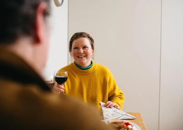 Labbnäs Semesterhem, Radhuset Lägenhetshotell